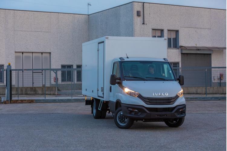 furgoni-Iveco-Daily-con-allestimento-isotermico---veicoli-commerciali-46.jpg