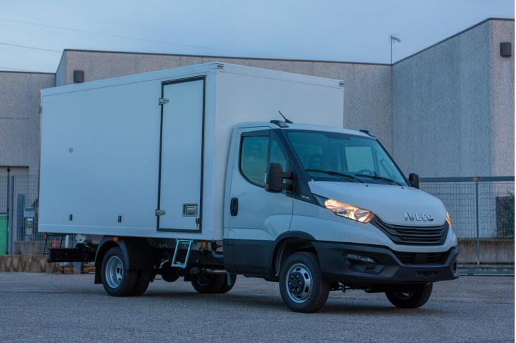 furgoni-Iveco-Daily-con-allestimento-isotermico---veicoli-commerciali-53.jpg